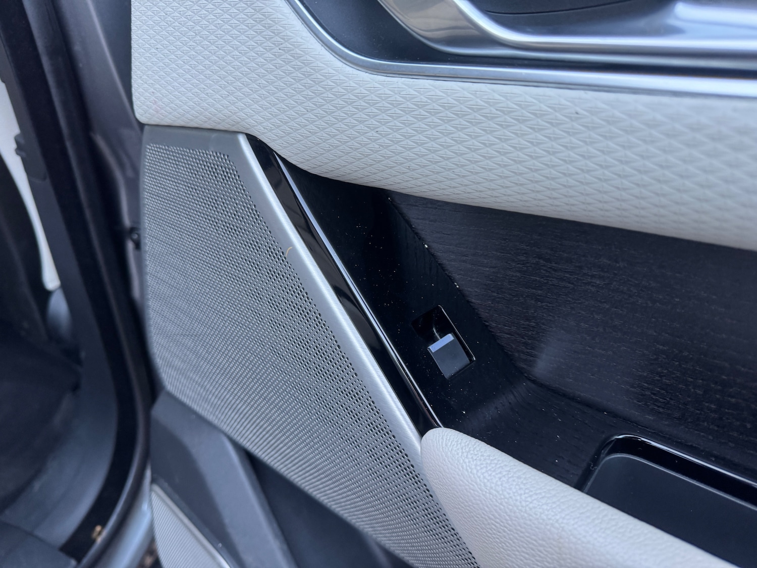 Used Land Rover Range Rover Velar 2017 for sale - 76985677: Photo 20