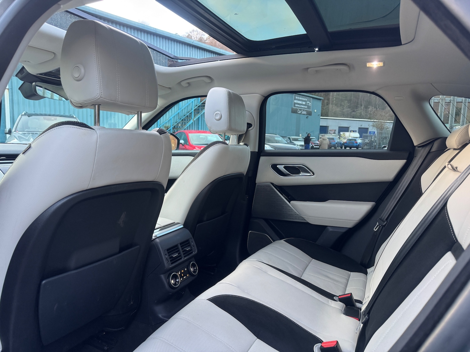 Used Land Rover Range Rover Velar 2017 for sale - 76985677: Photo 24