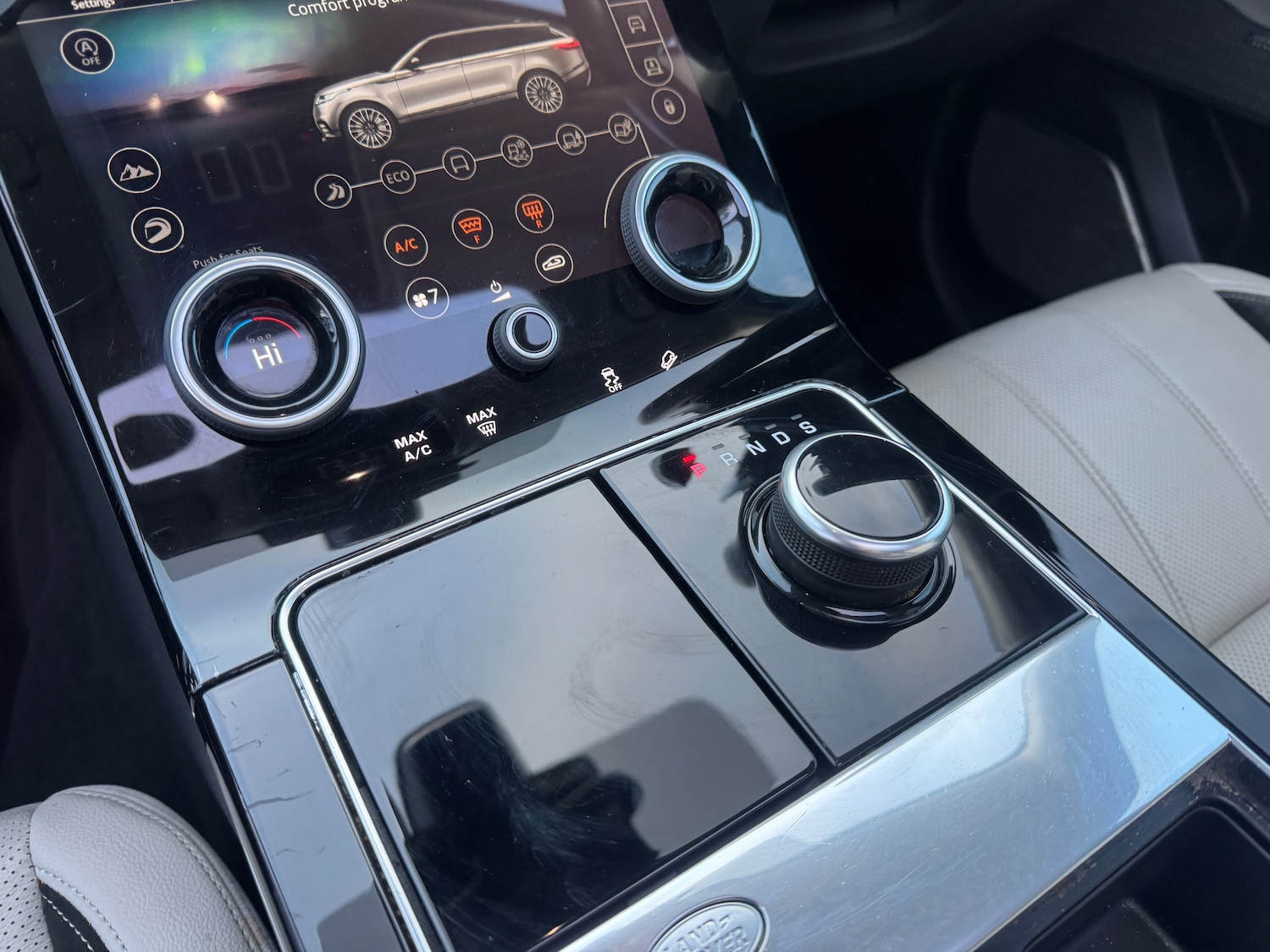 Used Land Rover Range Rover Velar 2017 for sale - 76985677: Photo 32