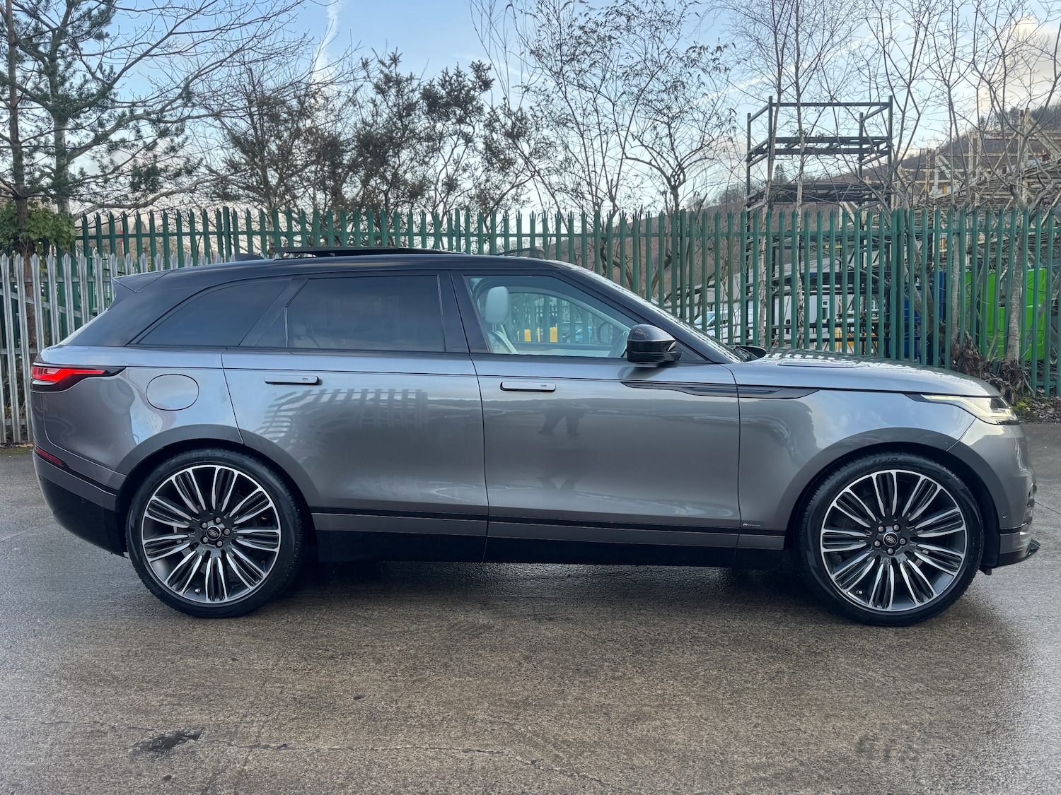 Used Land Rover Range Rover Velar 2017 for sale - 76985677: Photo 4