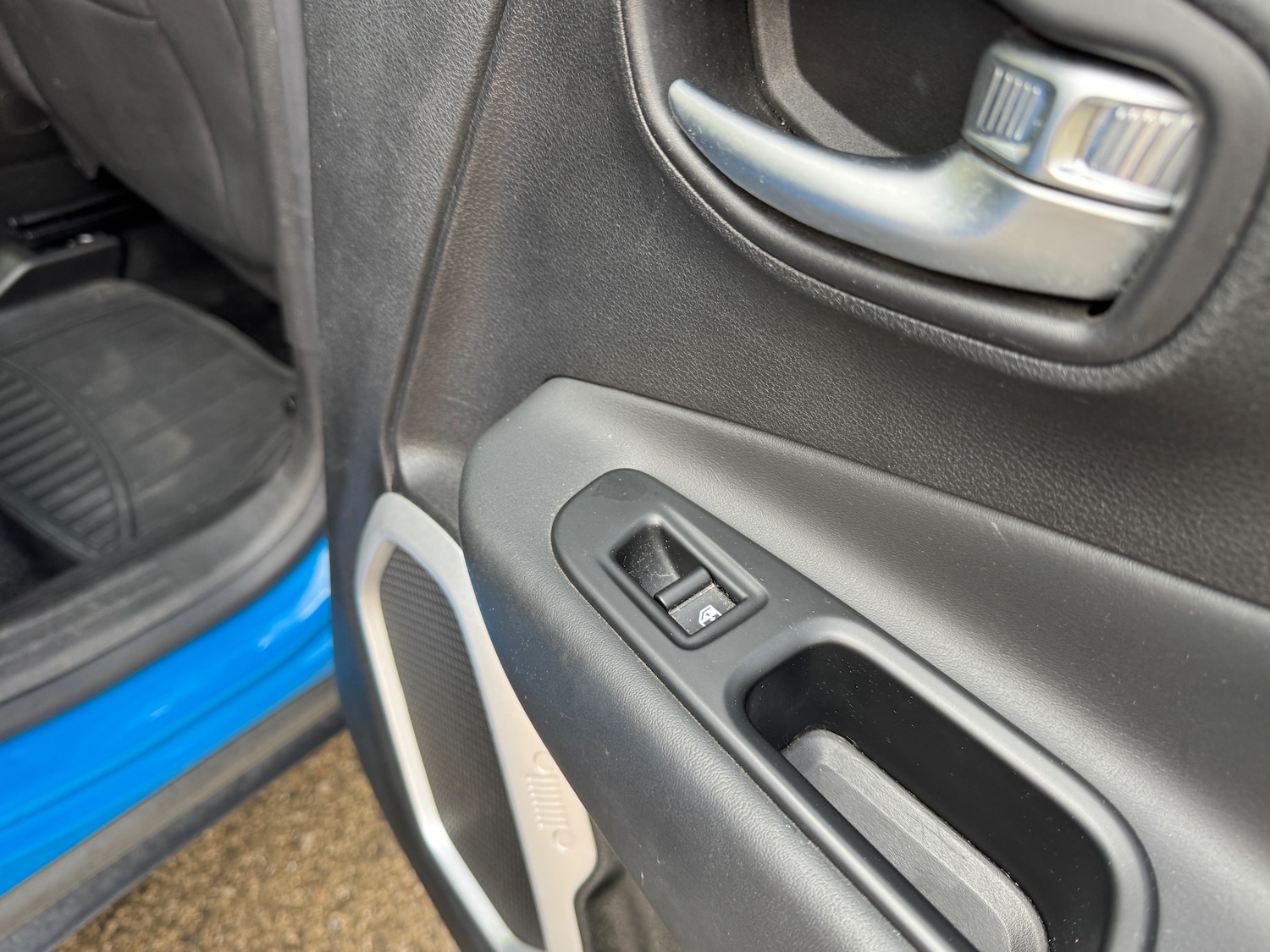 Used Jeep Renegade 2015 for sale - 76545959: Photo 21