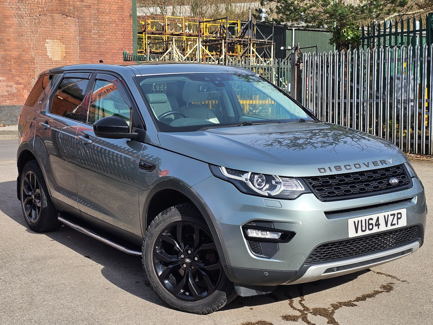Used Land Rover Discovery Sport 2015 for sale - 77966565: Photo 1