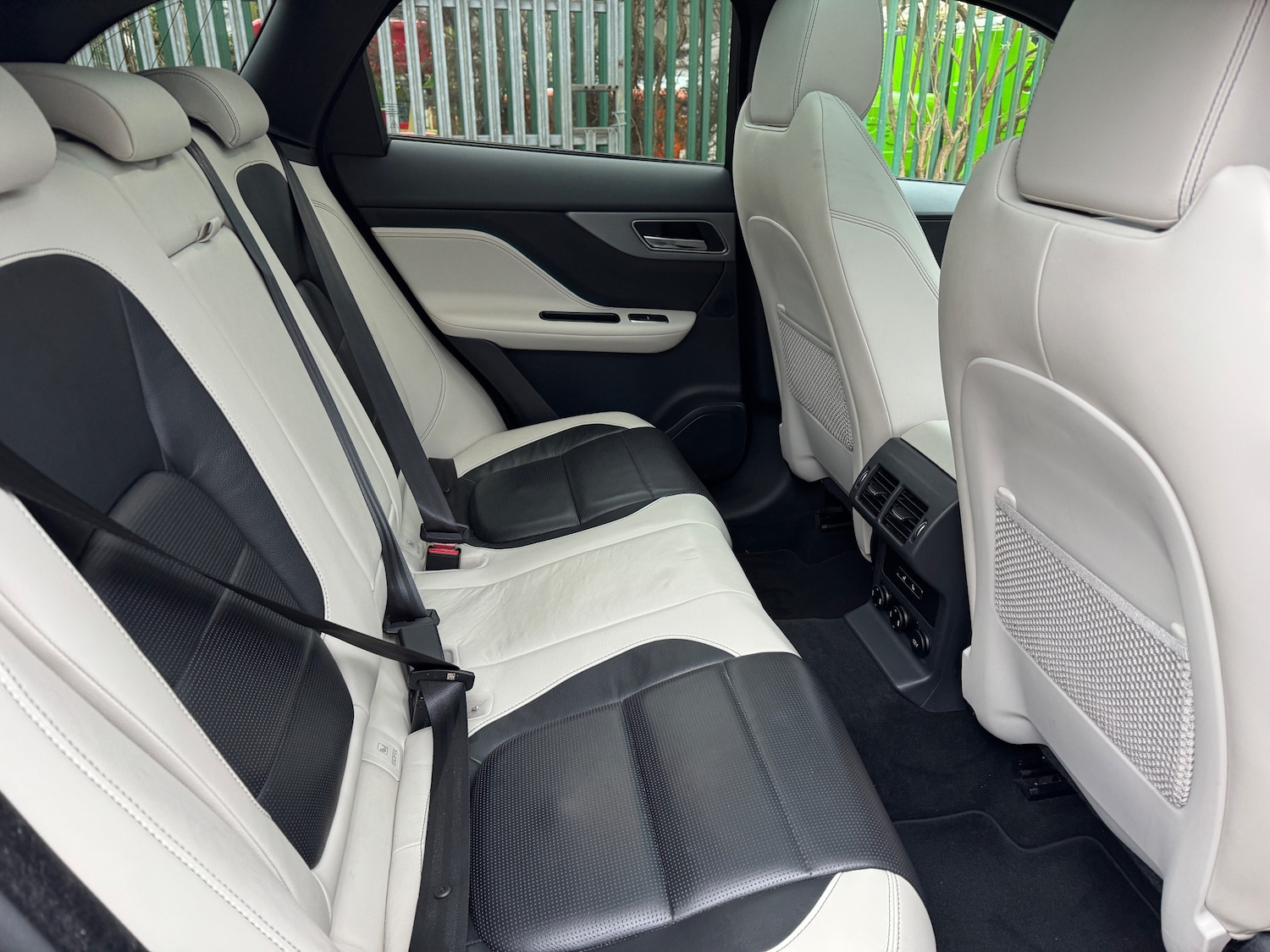 Used Jaguar F-Pace 2017 for sale - 77733421: Photo 6