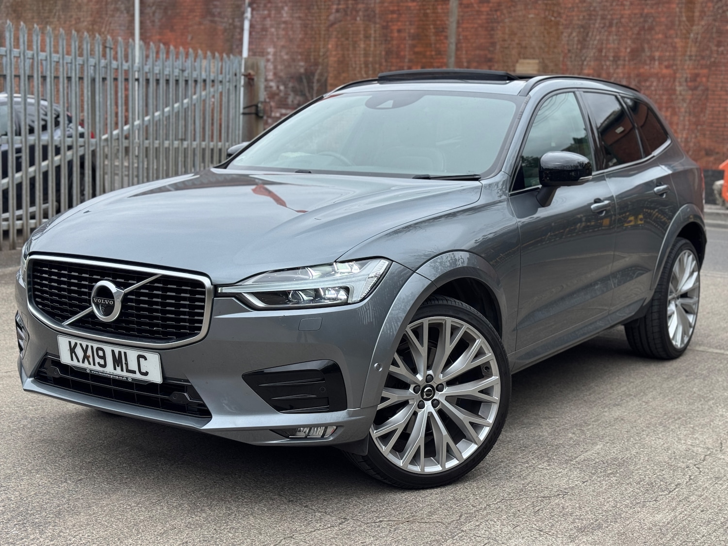 Used Volvo XC60 for sale - 78092323: Photo 2