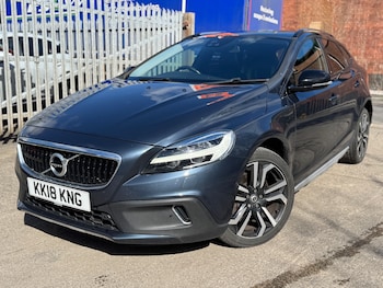 Used Volvo V40 2018 for sale - 77890549: Photo