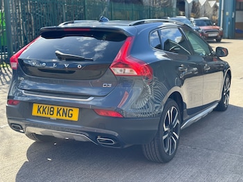 Used Volvo V40 2018 for sale - 77890549: Photo