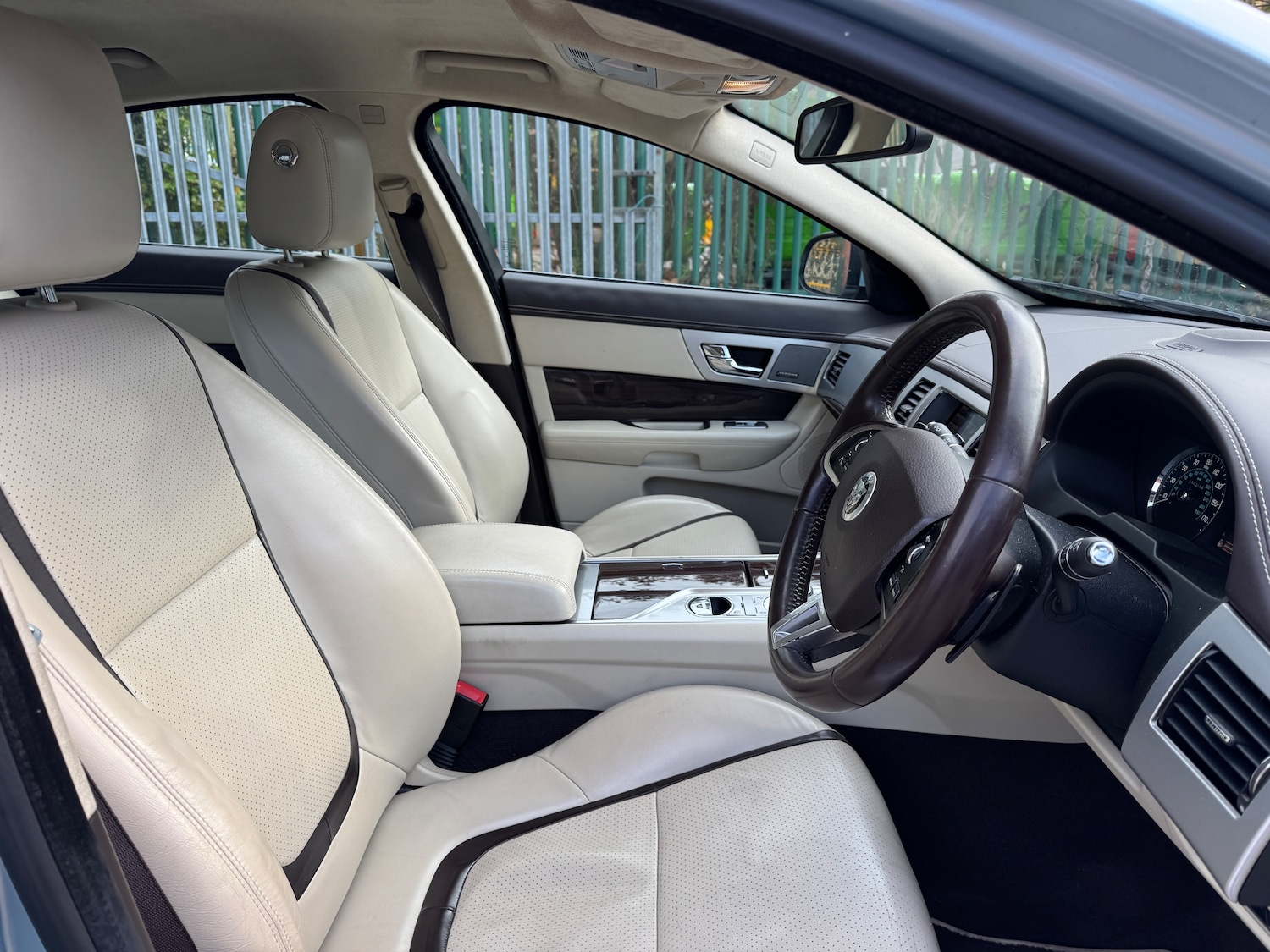 Used Jaguar XF 2013 for sale - 76346857: Photo 5