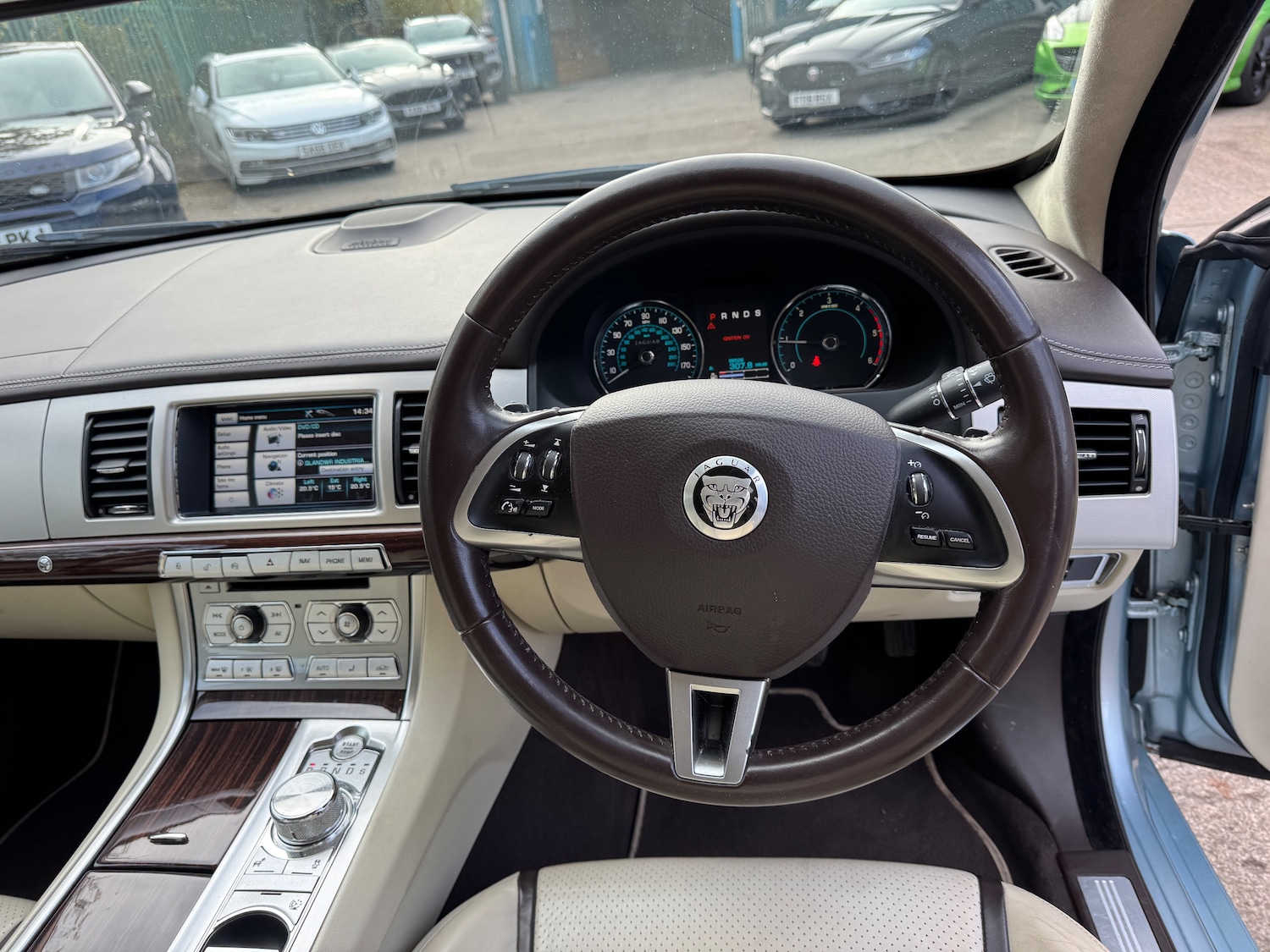 Used Jaguar XF 2013 for sale - 76346857: Photo 6