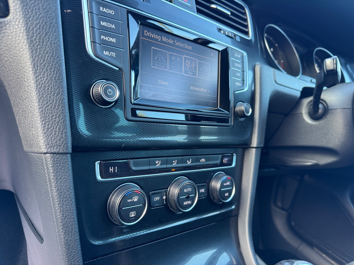 Used Volkswagen Golf 2014 for sale - 76369003: Photo 32