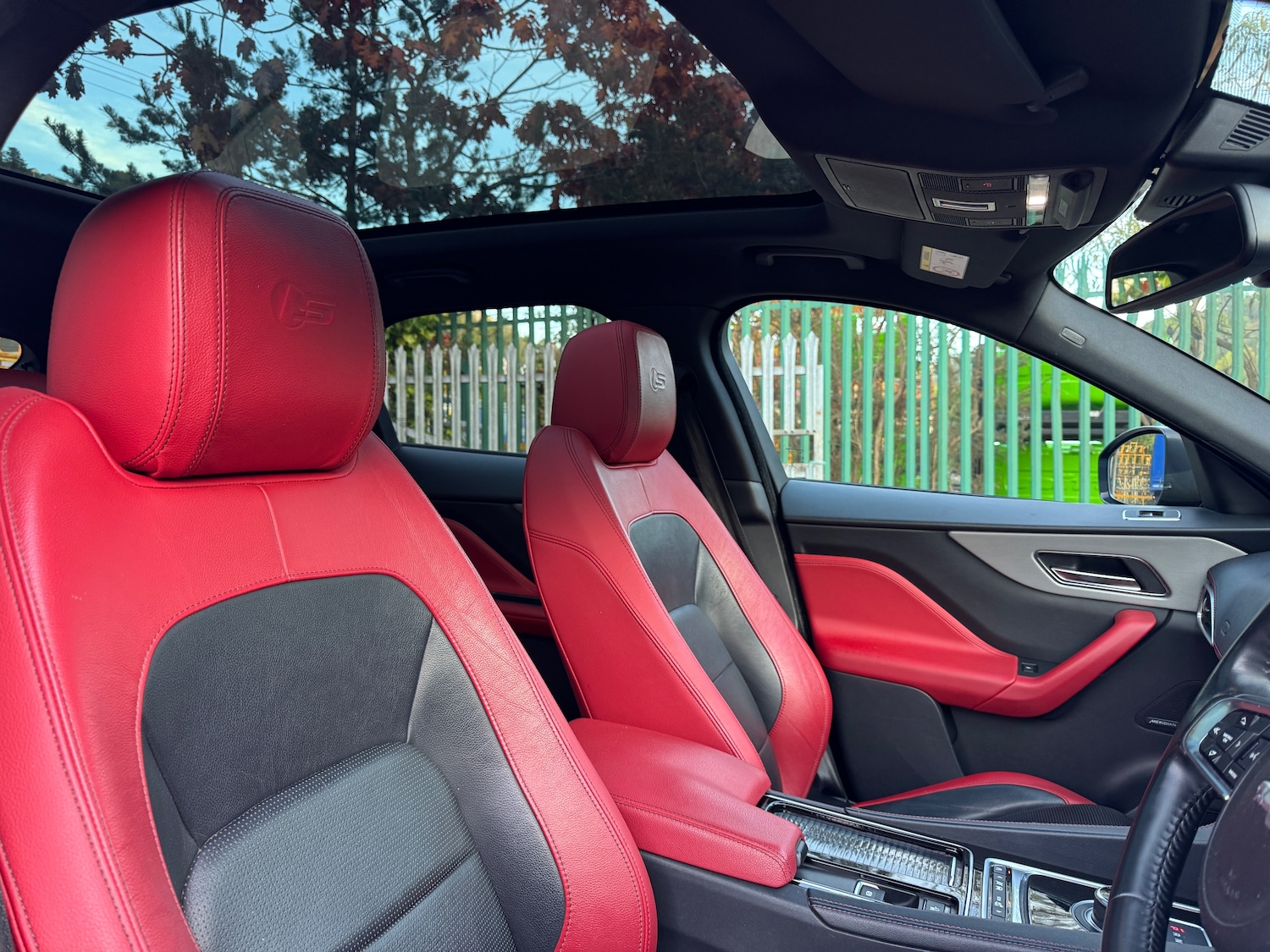 Used Jaguar F-Pace 2017 for sale - 75982933: Photo 12