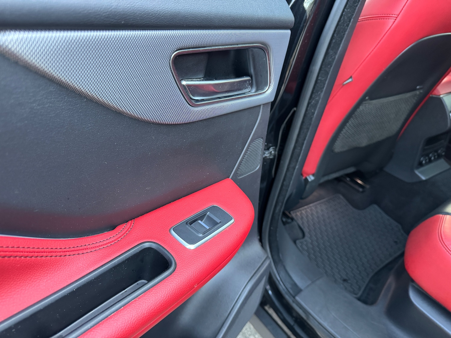 Used Jaguar F-Pace 2017 for sale - 75982933: Photo 29