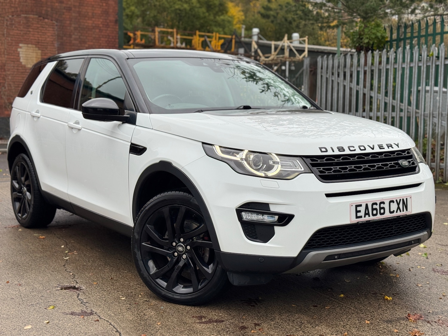 Used Land Rover Discovery Sport 2016 for sale - 76422573: Photo 1