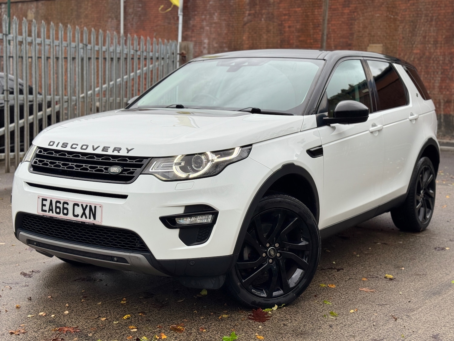 Used Land Rover Discovery Sport 2016 for sale - 76422573: Photo 2