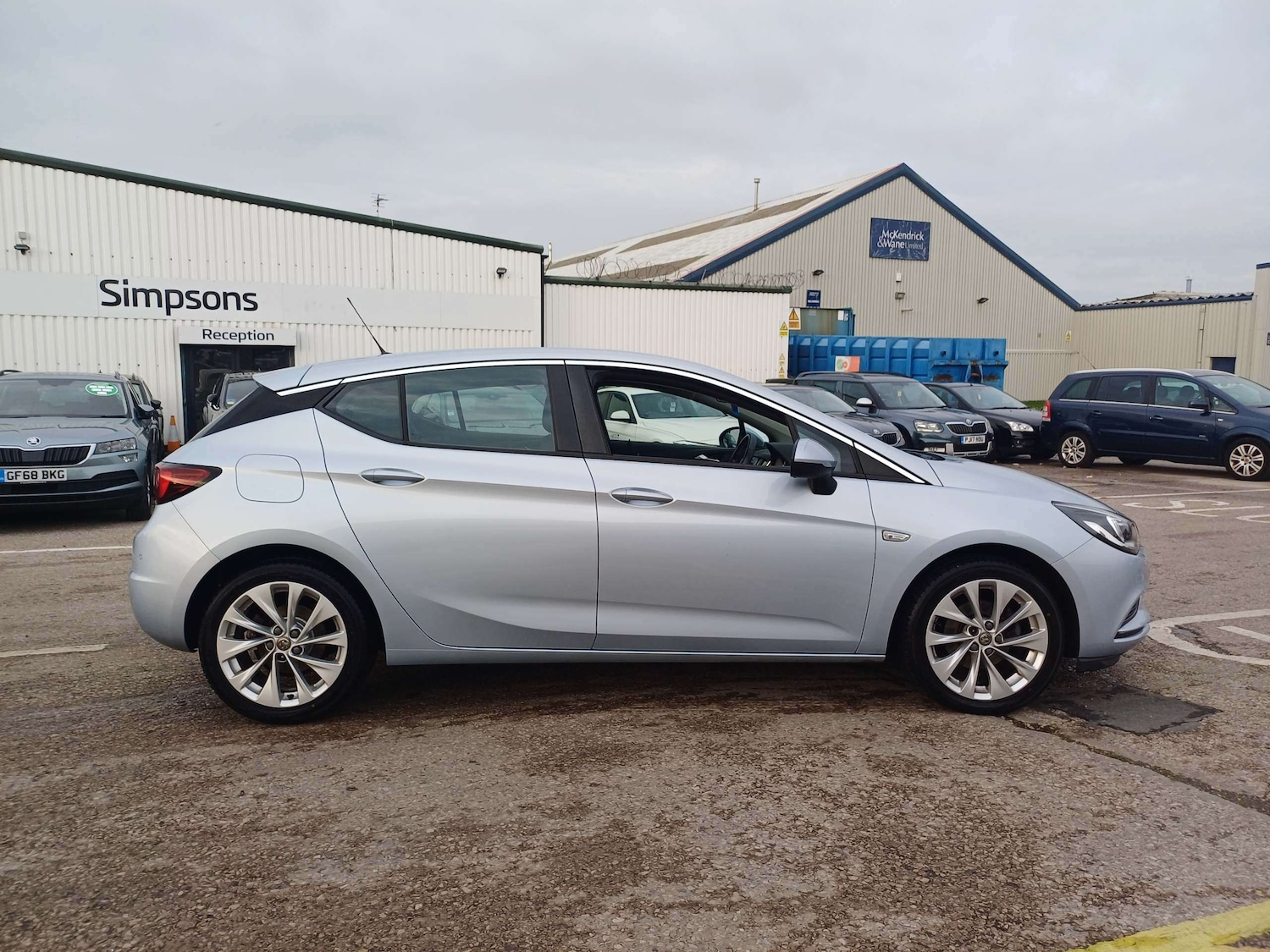 Used Vauxhall Astra 2017 for sale - 76534998: Photo 2