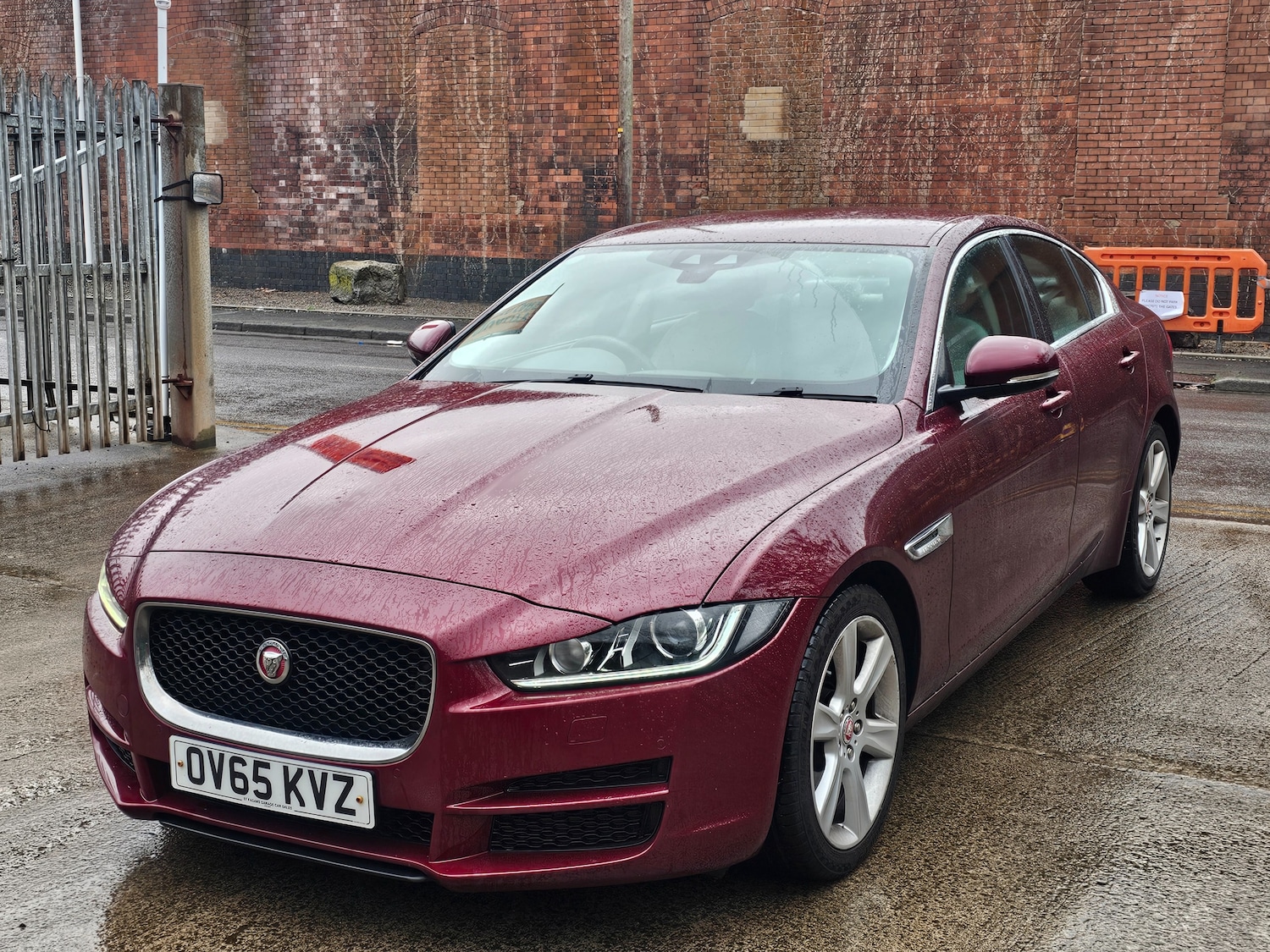 Used Jaguar XE 2015 for sale - 77904289: Photo 3