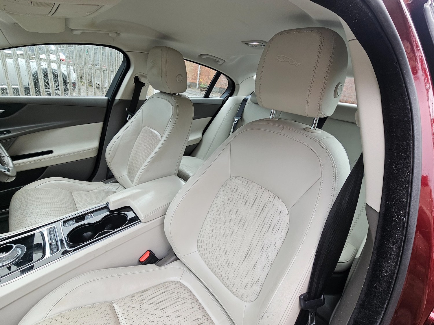 Used Jaguar XE 2015 for sale - 77904289: Photo 4