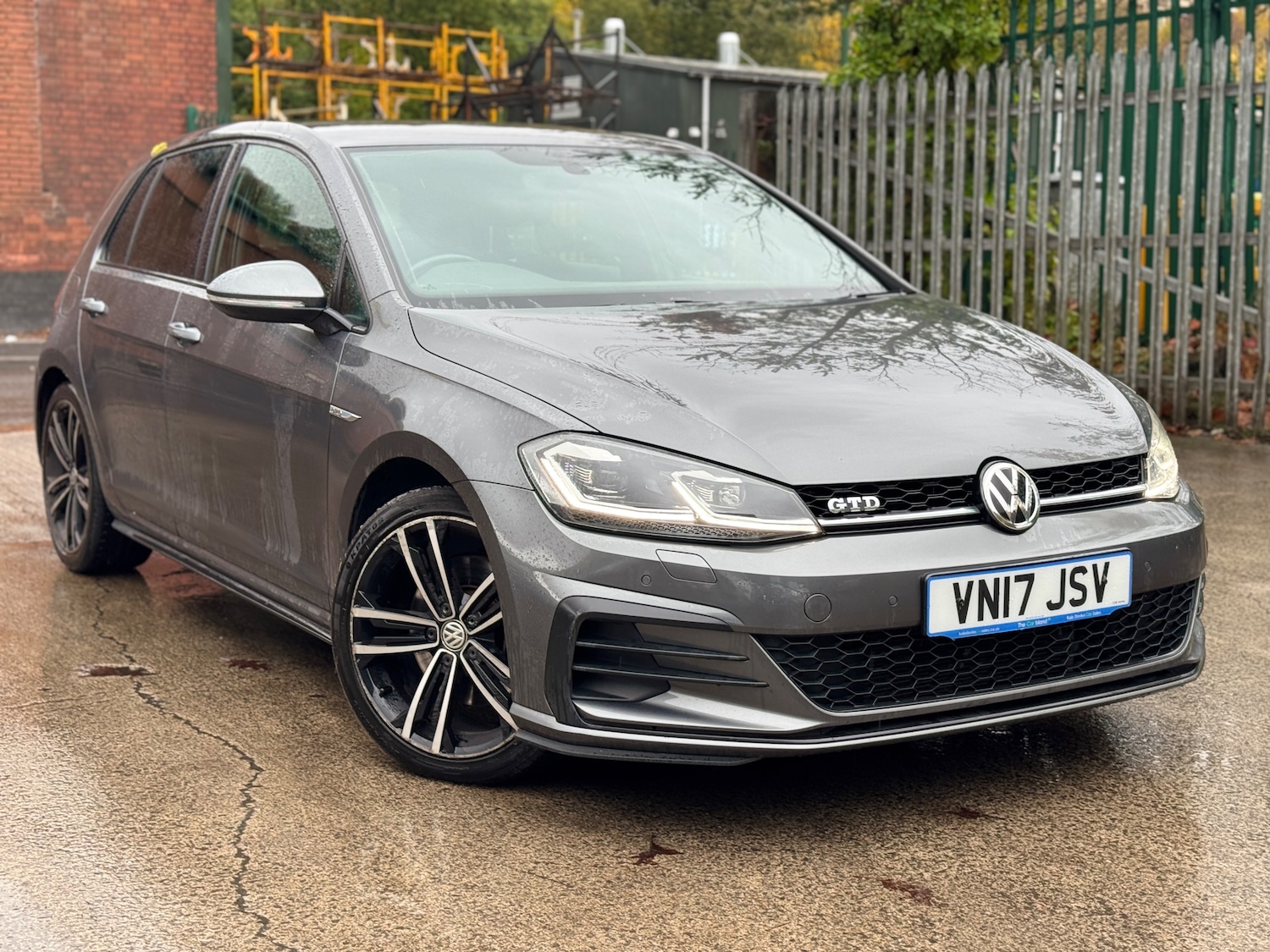 Used Volkswagen Golf 2017 for sale - 76402653: Photo 1
