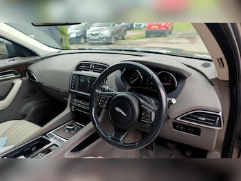 Used Jaguar F-Pace 2016 for sale - 76557811: Photo