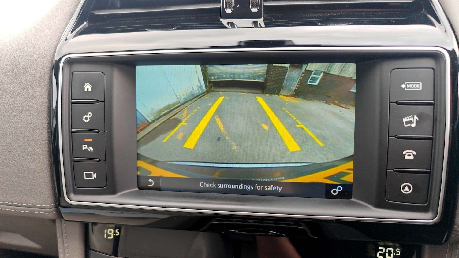 Used Jaguar F-Pace 2016 for sale - 76557811: Photo 3