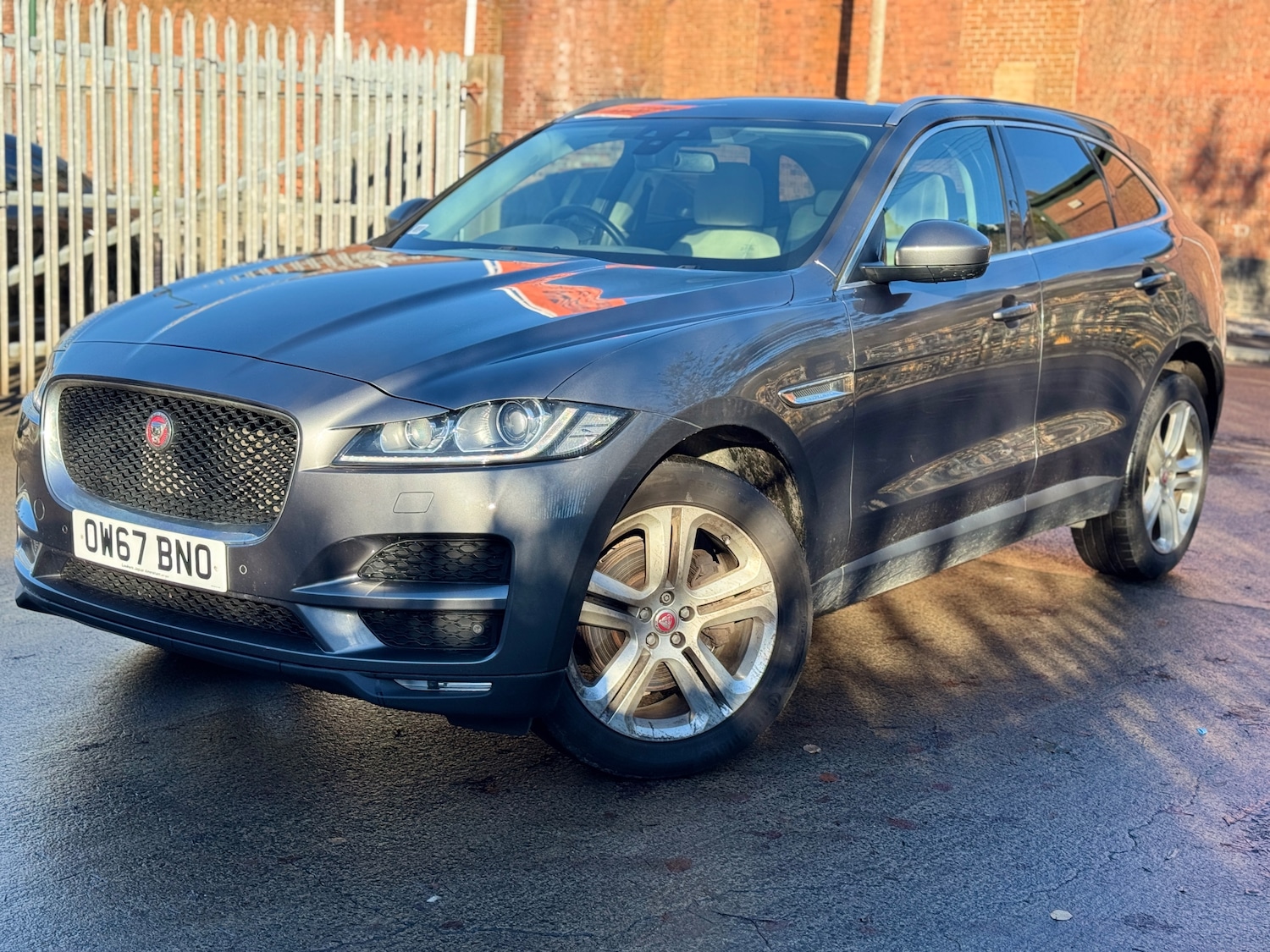 Used Jaguar F-Pace 2018 for sale - 76697797: Photo 2