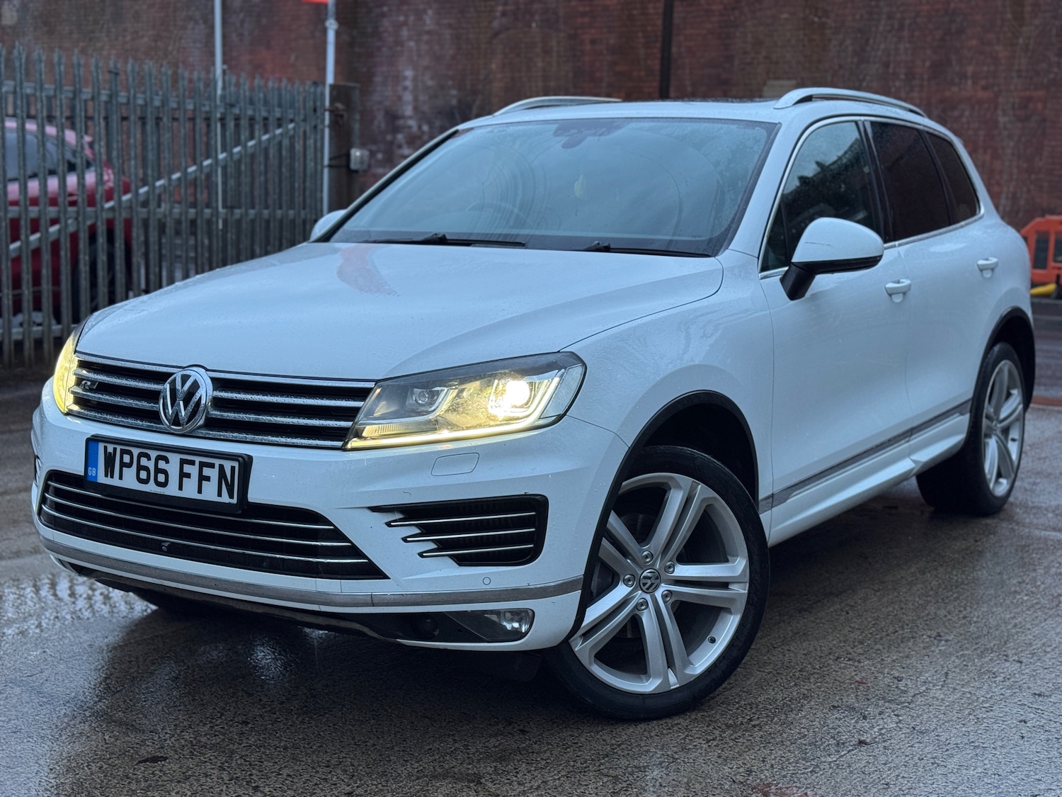 Used Volkswagen Touareg 2016 for sale - 77301670: Photo 2