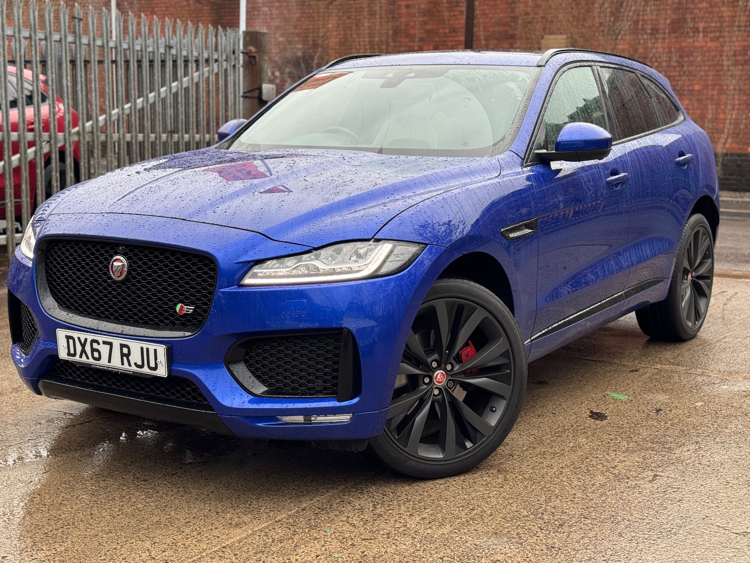 Used Jaguar F-Pace 2017 for sale - 77271952: Photo 2