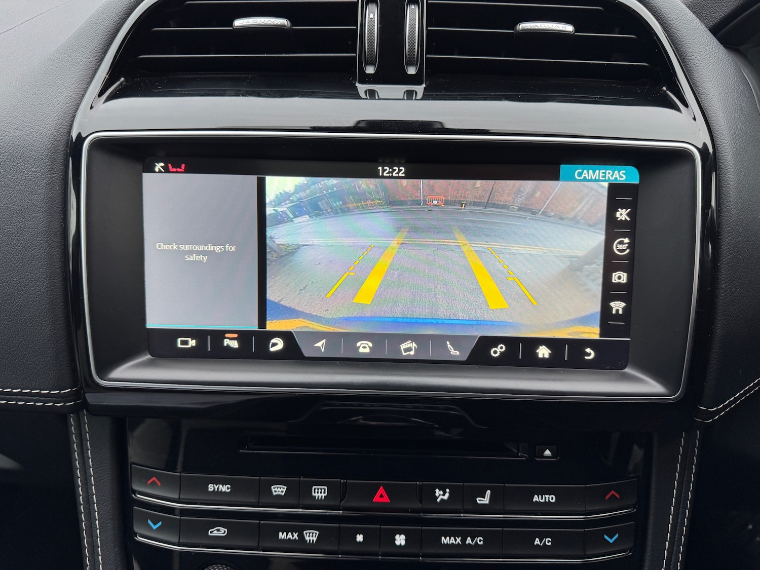 Used Jaguar F-Pace 2017 for sale - 77271952: Photo 9