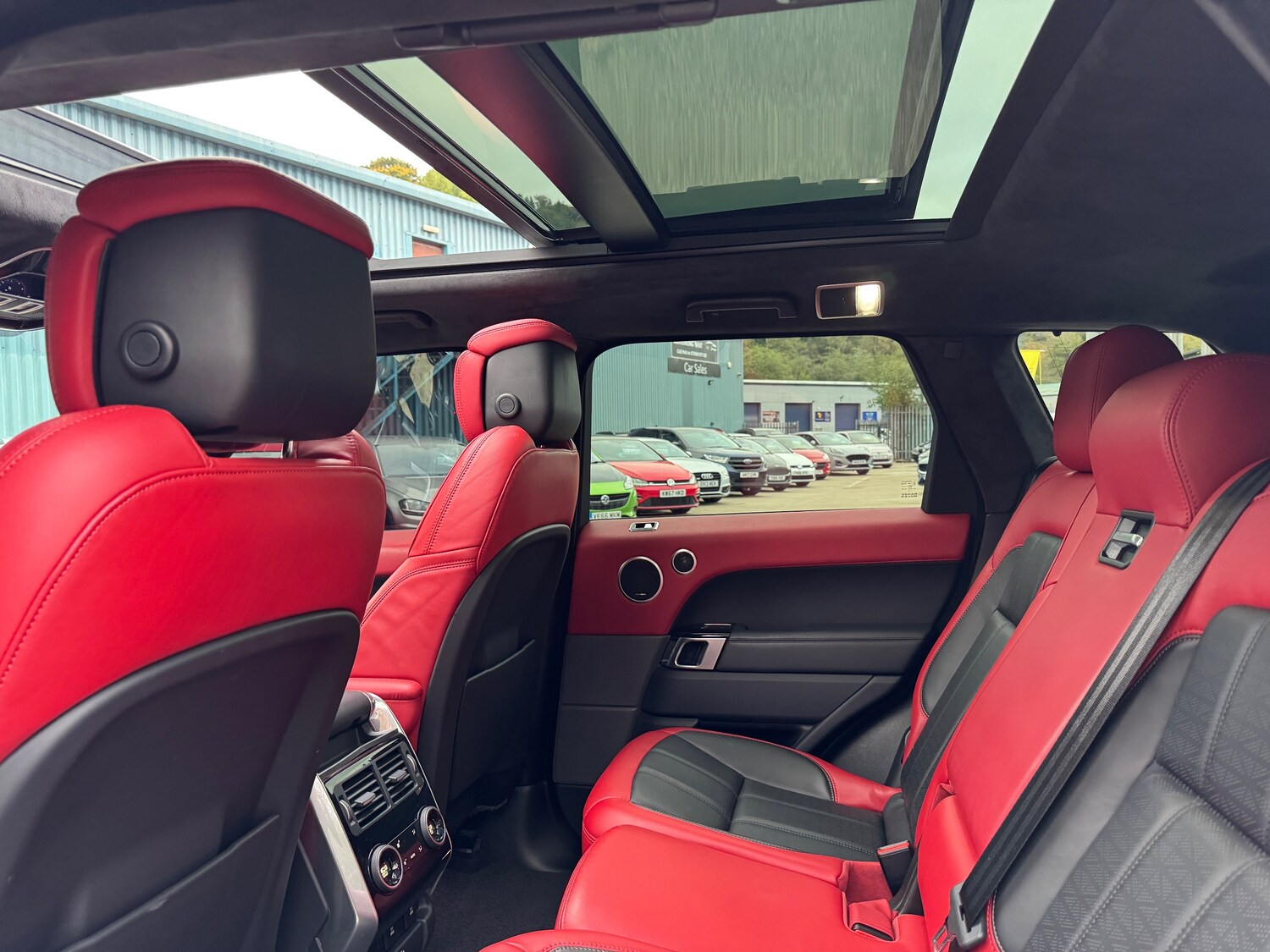 Used Land Rover Range Rover Sport 2018 for sale - 76040549: Photo 32