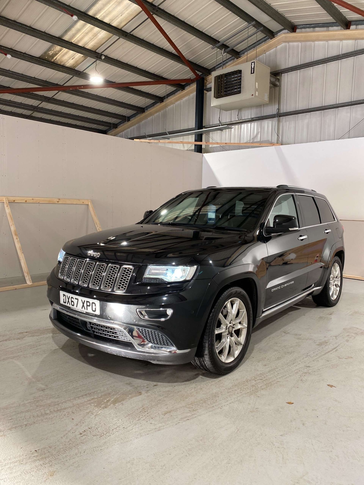Used Jeep Grand Cherokee 2017 for sale - 77118122: Photo 2