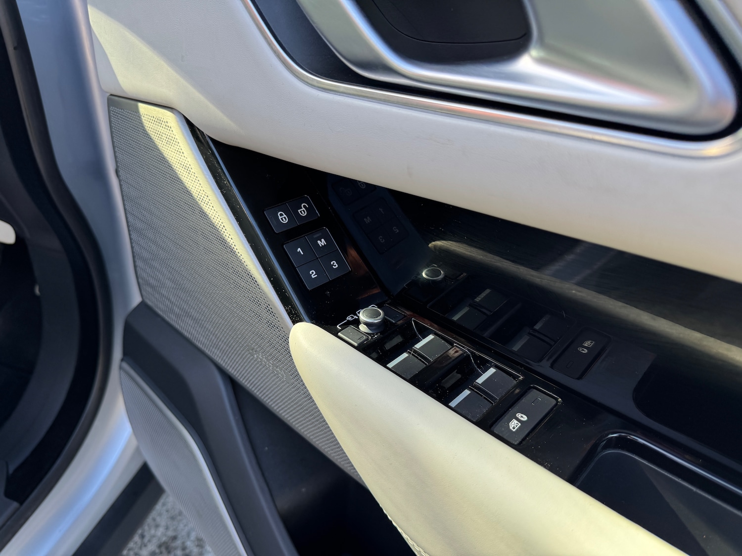 Used Land Rover Range Rover Velar 2019 for sale - 75912577: Photo 17