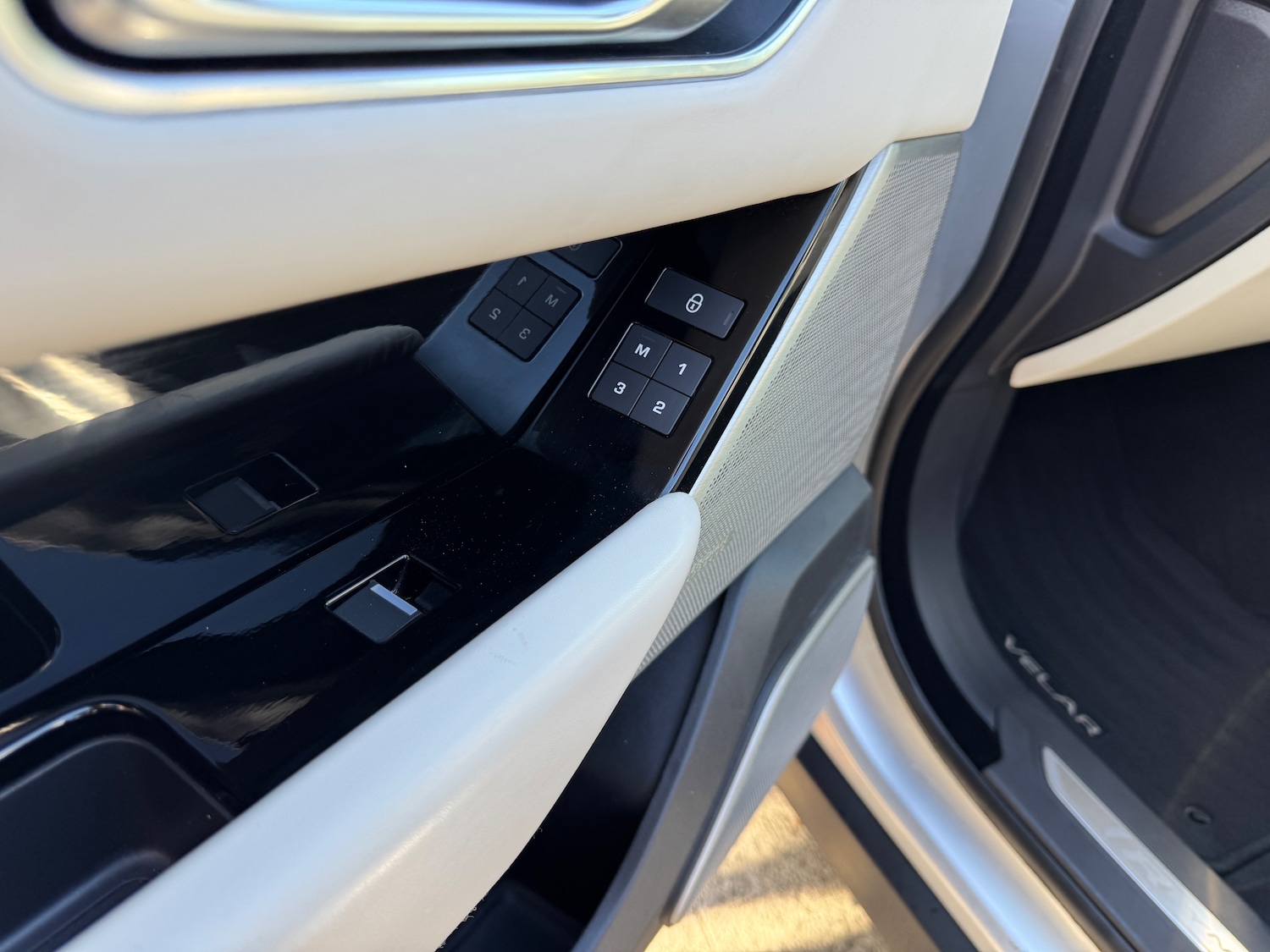 Used Land Rover Range Rover Velar 2019 for sale - 75912577: Photo 31