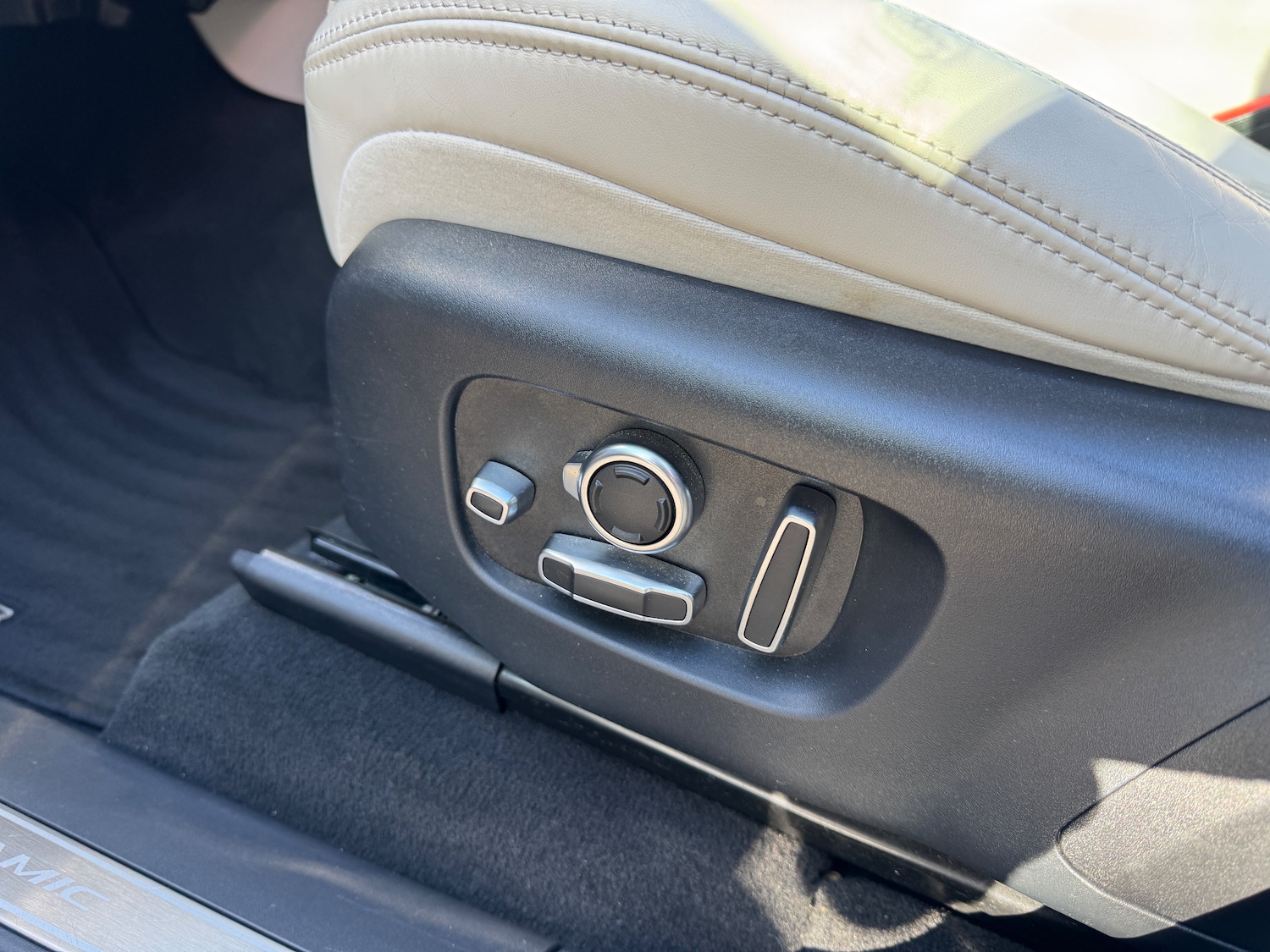 Used Land Rover Range Rover Velar 2019 for sale - 75912577: Photo 32