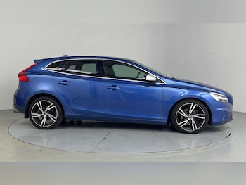 Used Volvo V40 2018 for sale - 78345421: Photo