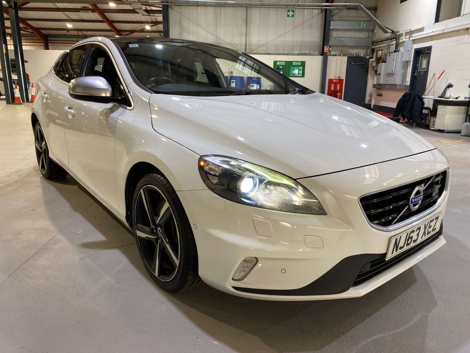 Used Volvo V40 2013 for sale - 77118118: Photo 1
