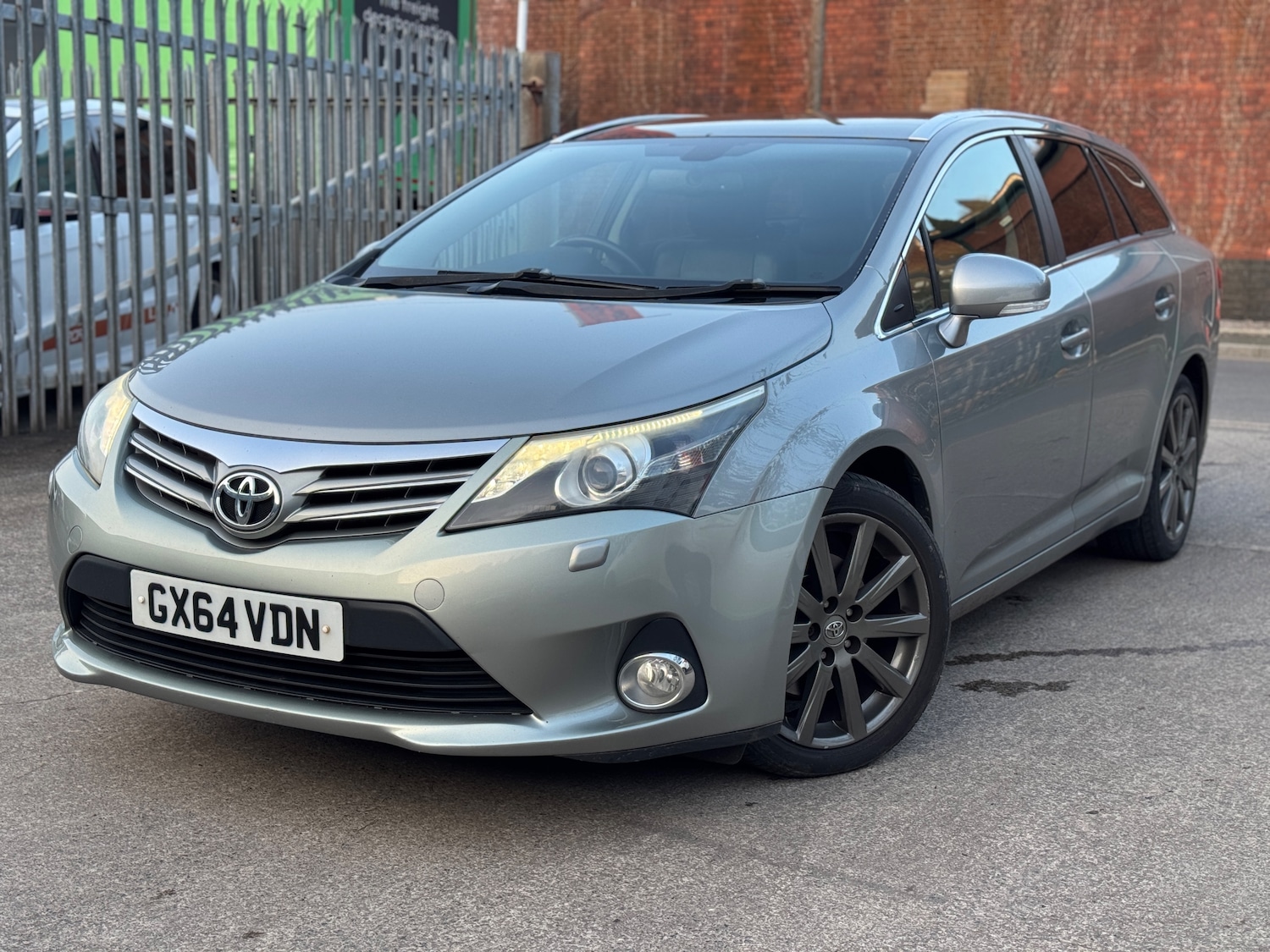 Used Toyota Avensis 2014 for sale - 77747396: Photo 2