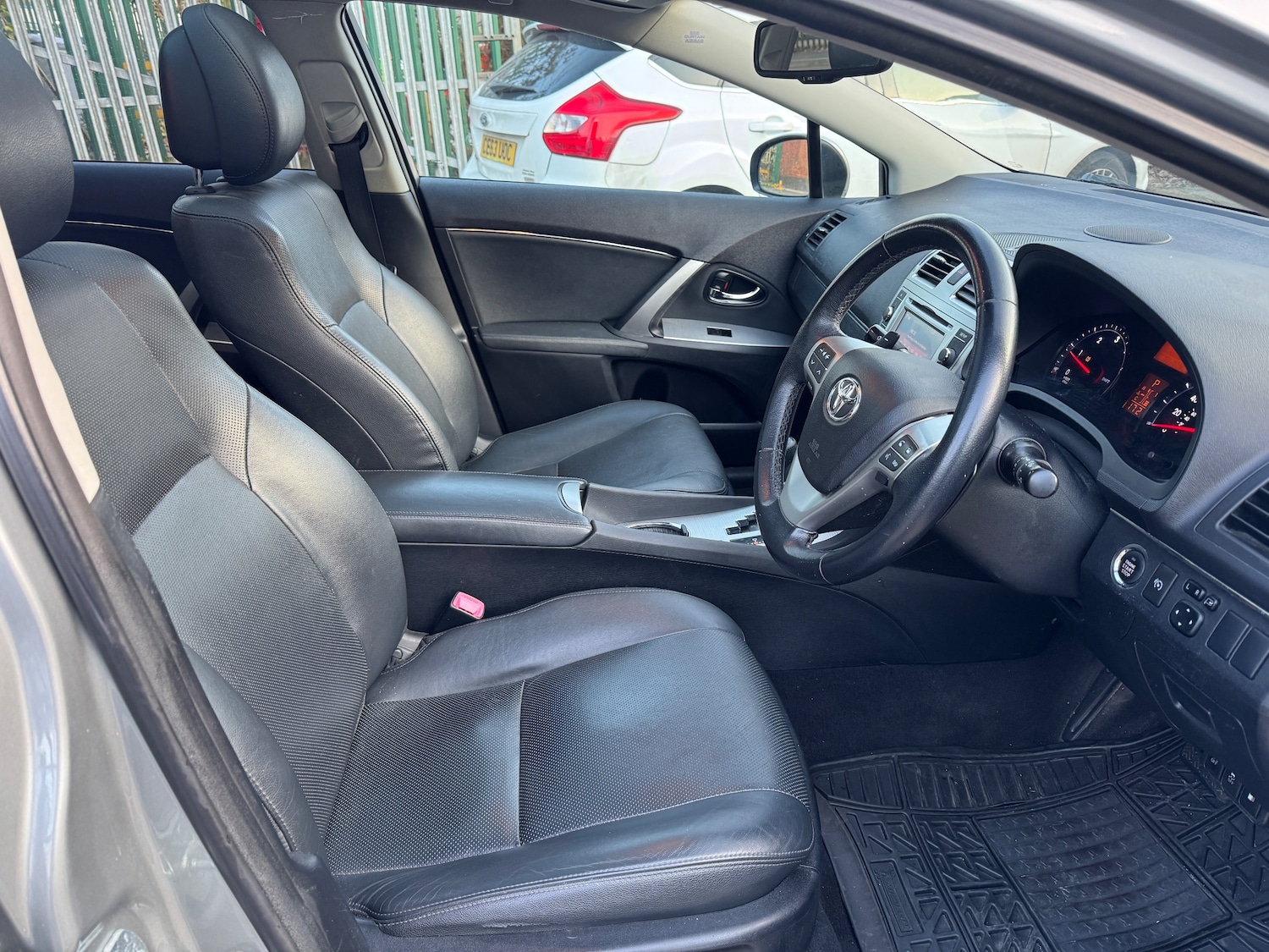 Used Toyota Avensis 2014 for sale - 77747396: Photo 5