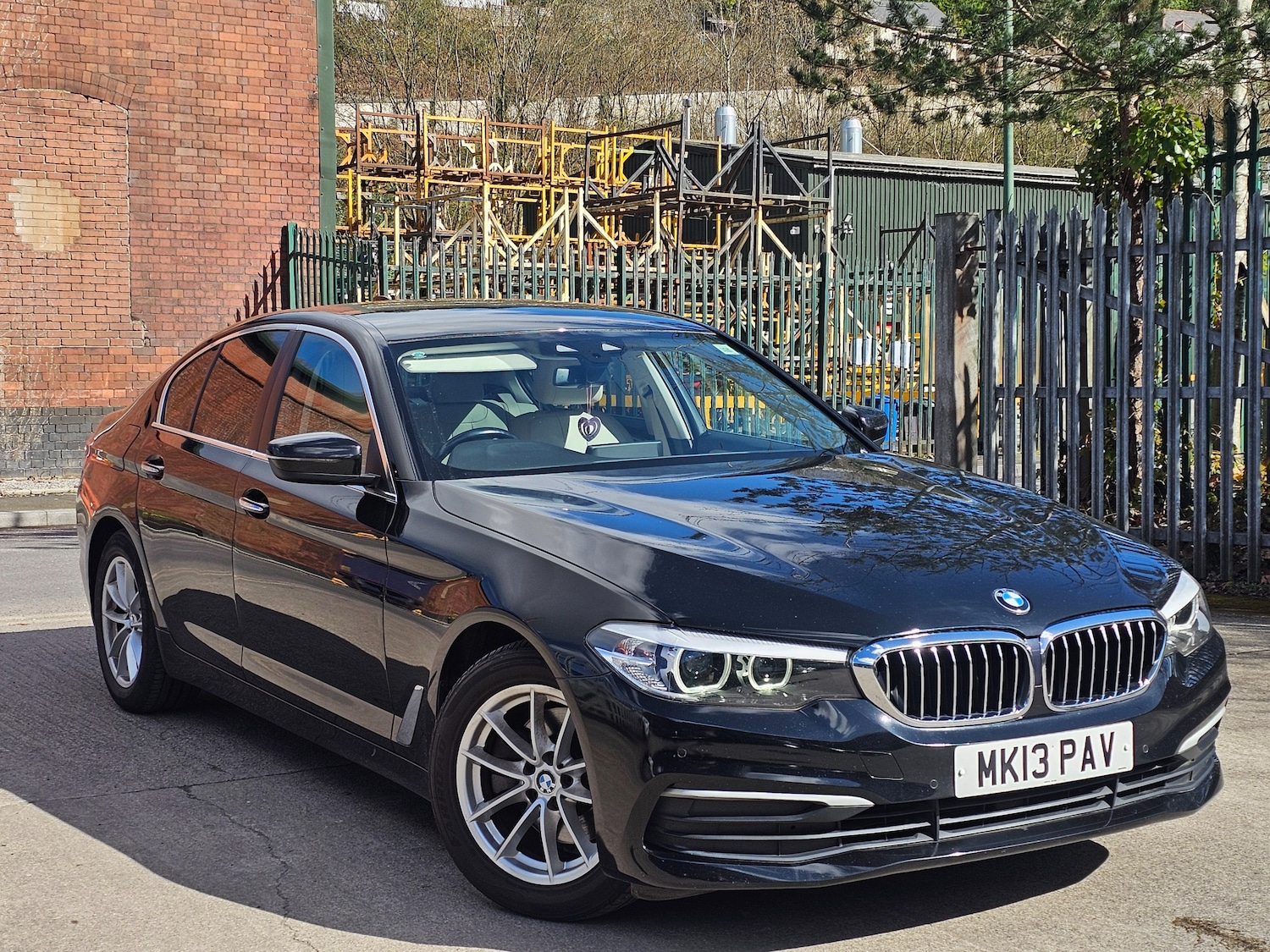 Used BMW 5 Series 2017 for sale - 77890550: Photo 1