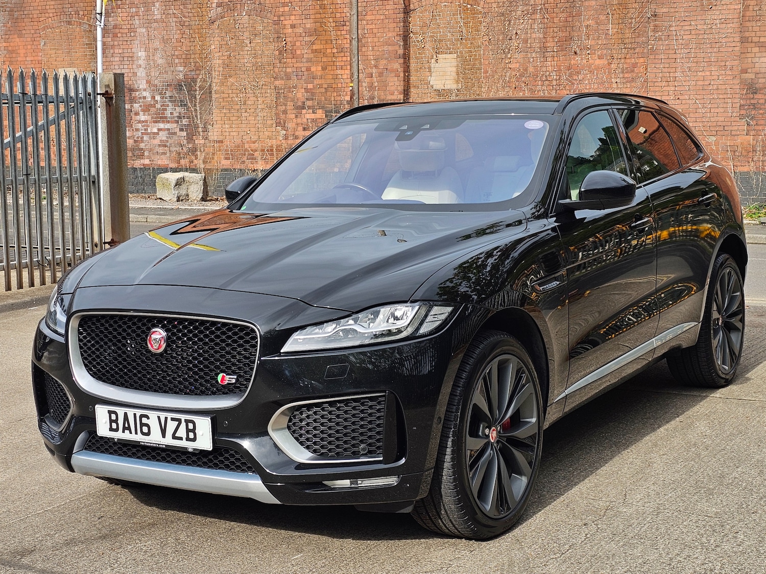 Used Jaguar F-Pace 2016 for sale - 75908572: Photo 11