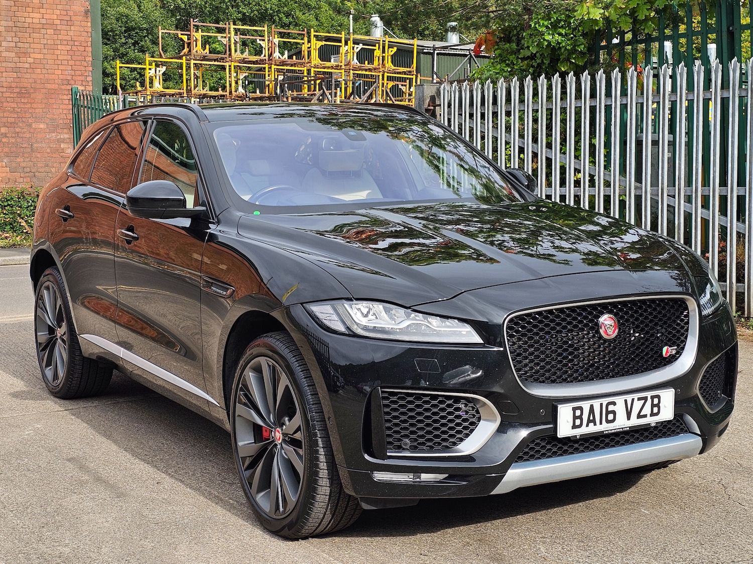 Used Jaguar F-Pace 2016 for sale - 75908572: Photo 12