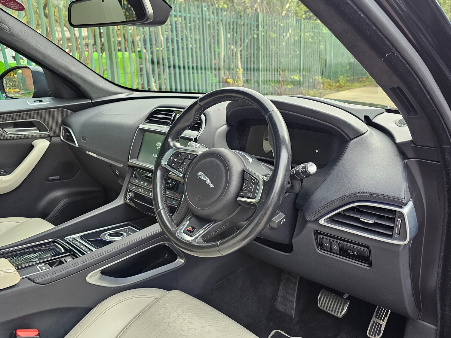 Used Jaguar F-Pace 2016 for sale - 75908572: Photo 20