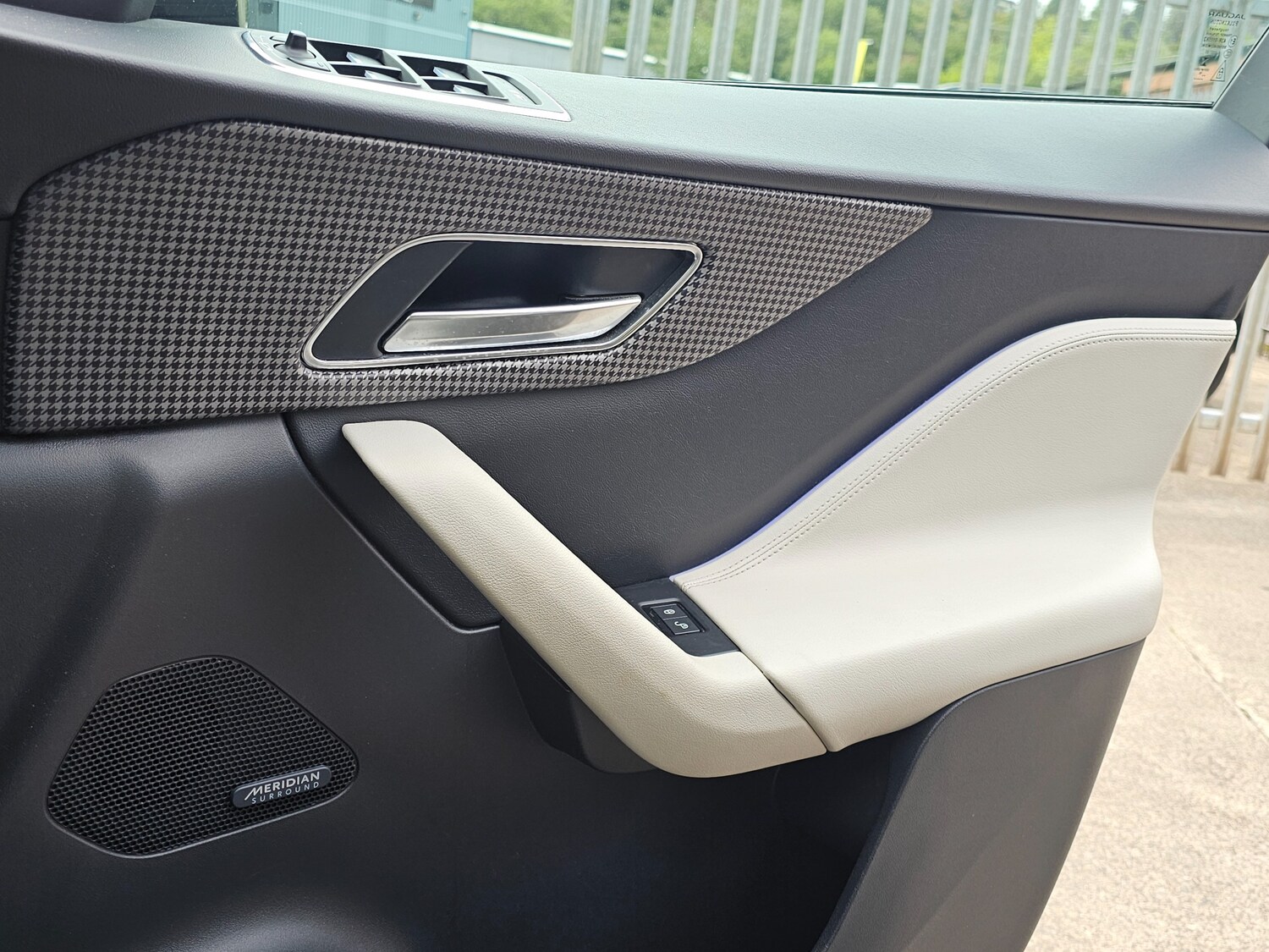 Used Jaguar F-Pace 2016 for sale - 75908572: Photo 21