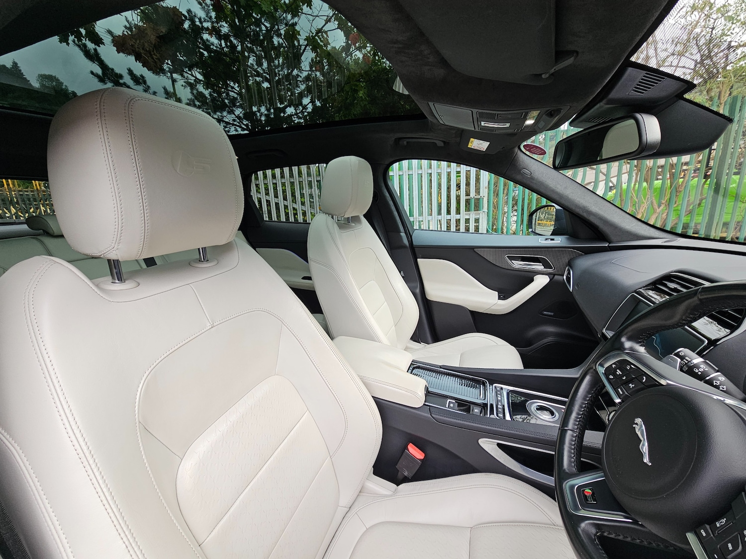 Used Jaguar F-Pace 2016 for sale - 75908572: Photo 3