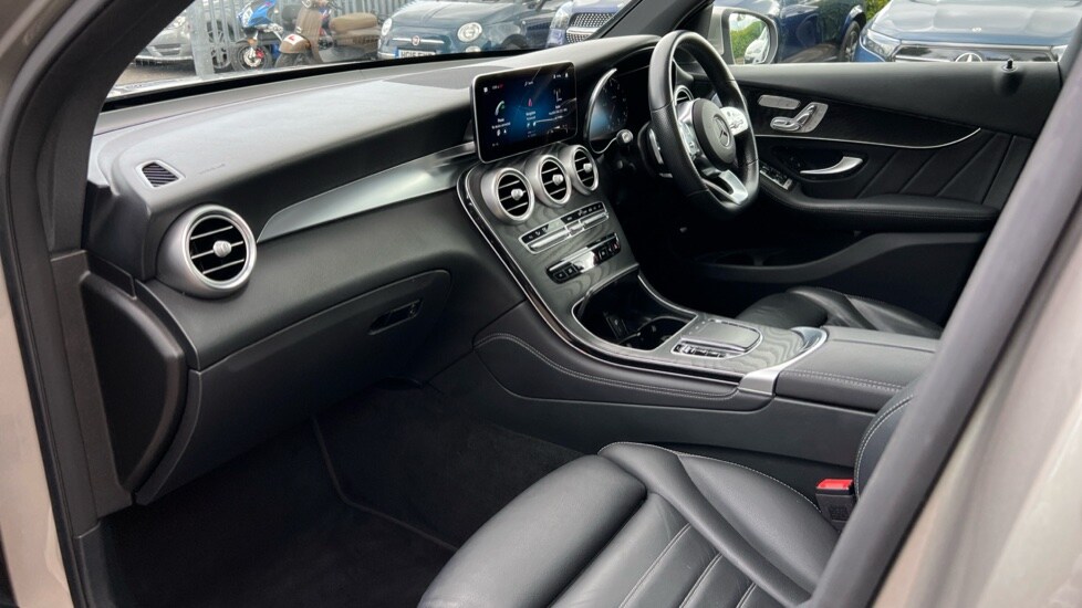 Used Mercedes-Benz GLC 2020 for sale - 75952411: Photo 11
