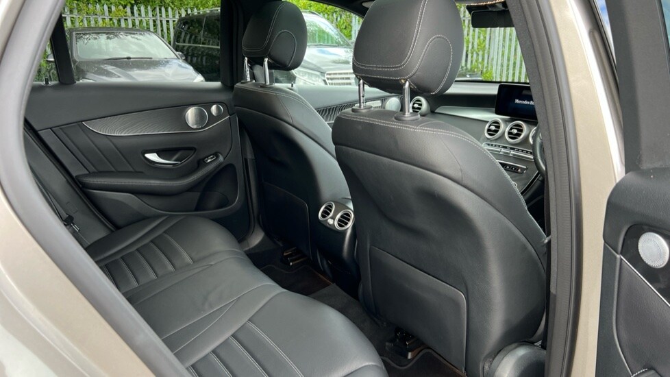 Used Mercedes-Benz GLC 2020 for sale - 75952411: Photo 24