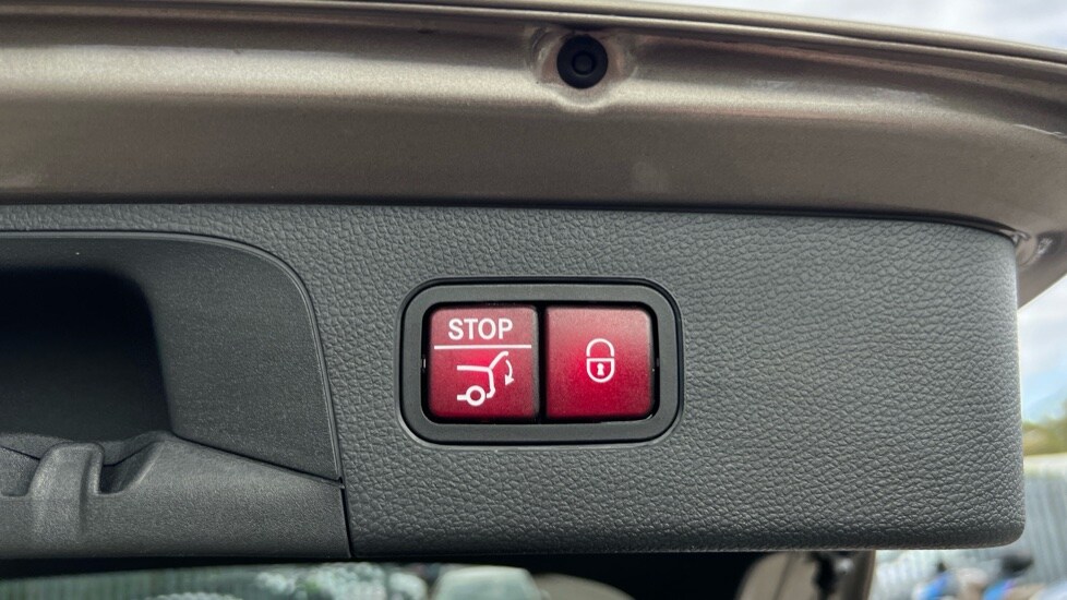 Used Mercedes-Benz GLC 2020 for sale - 75952411: Photo 32