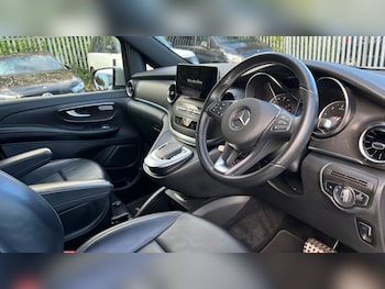 Used Mercedes-Benz V-Class 2023 for sale - 76722320: Photo