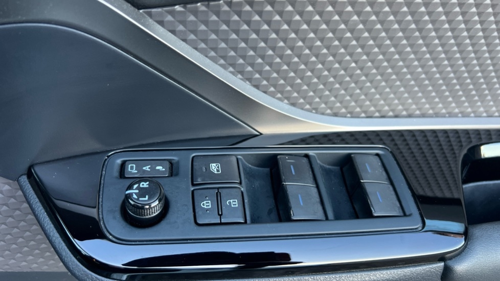 Used Toyota C-HR 2023 for sale - 76415217: Photo 29