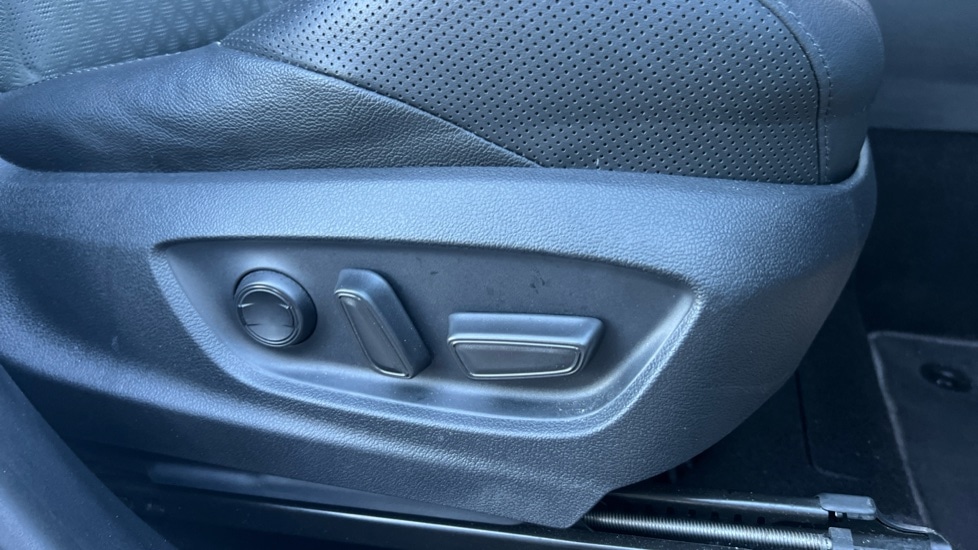 Used Toyota C-HR 2023 for sale - 76415217: Photo 30