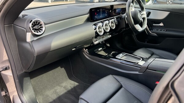 Used Mercedes-Benz CLA 2024 for sale - 76180145: Photo 11