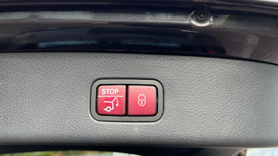 Used Mercedes-Benz GLC 2023 for sale - 76372714: Photo 32